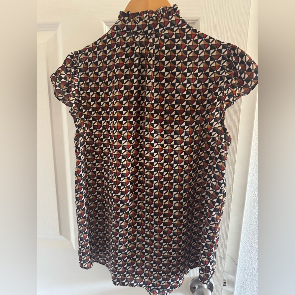 Geometric Patterned Blouse with Short Sleeves - Picture 2 of 4